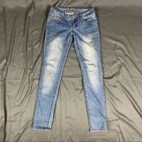 Bongo London Straight Cut | Size 7 - Picture 2 of 5